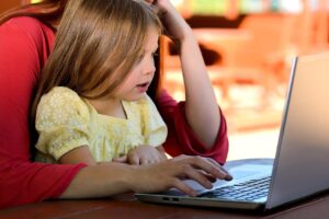 キッズレッスンを通じて家族旅行中の子供の安全対策は？