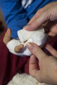 子供のブーツがきつい時の応急処置は？